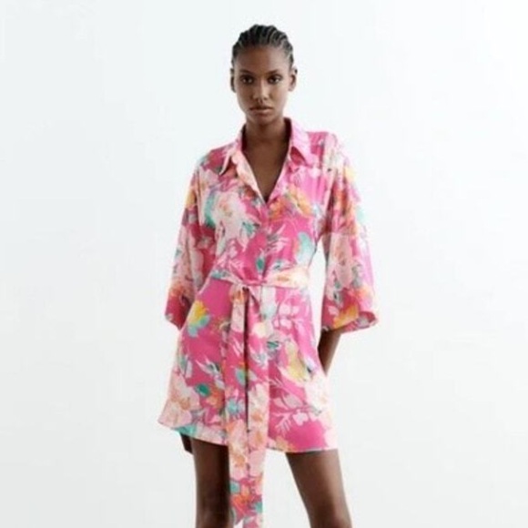 Beautiful Zara pink satin effect floral mini dress - Picture 2 of 9